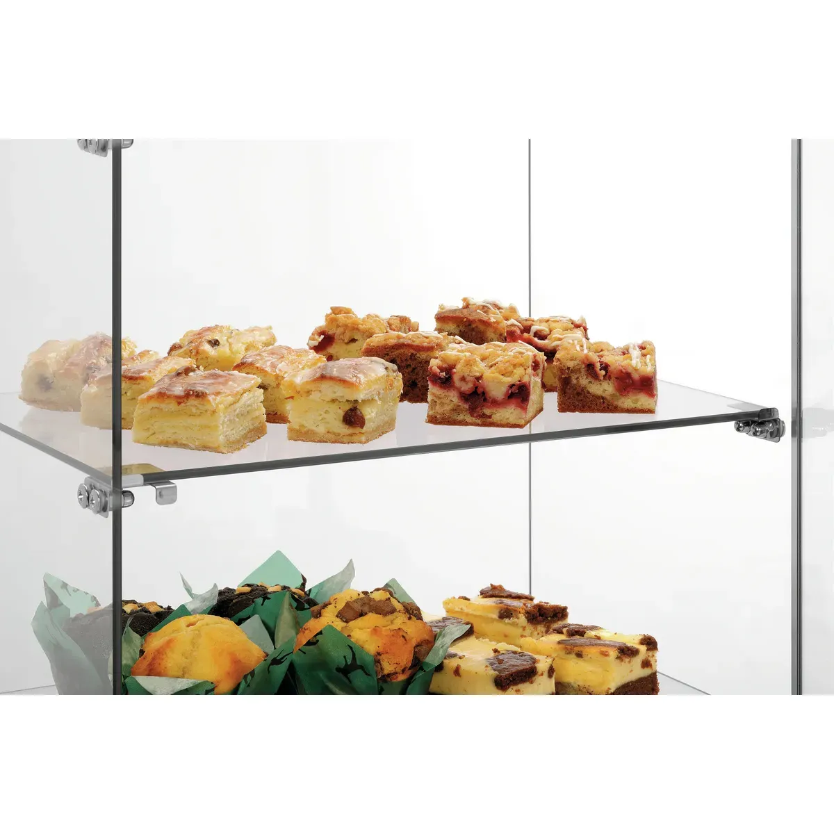 Bartscher 700357 Buffetvitrine 3850 3E-K Ansicht nah mit Essen Bartscher 700357 Buffetvitrine 3850 3E-K Ansicht nah mit Essen, Kuchenstücke, Käsekuchen, Blechkuchen, Kuchenregal, Backwaren