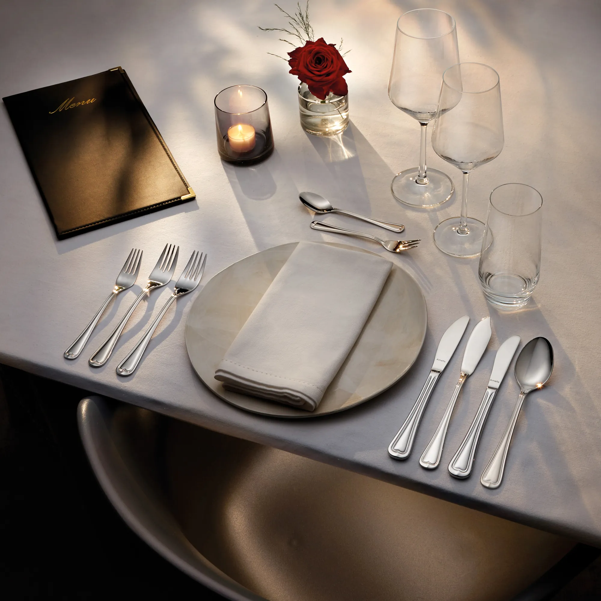 Amefa Impressionen Elegance Besteckteile auf gedeckten Tisch