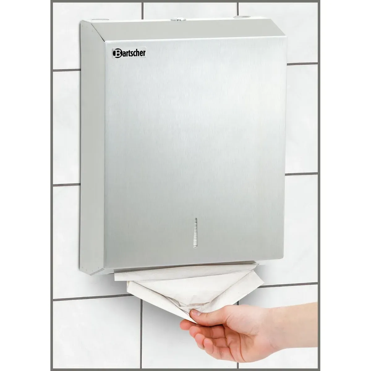 Bartscher 850006 Papiertuchspender ILZF10 an der Wand in Benutzung, Handtuchspender, Stahl, Wandmontage, Brushed, Papierfach